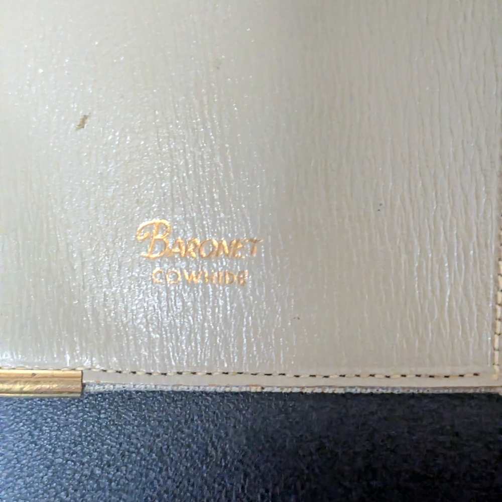 Elegant Tapestry Clutch Wallet - Picture 4 of 5